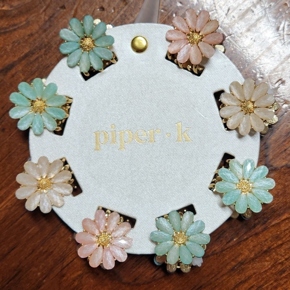 🔹️NWT Daisy Shaped Small Metal Hair Clips Set of 8